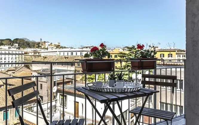 Tek Büyük Yataklı Oda, Balkon
