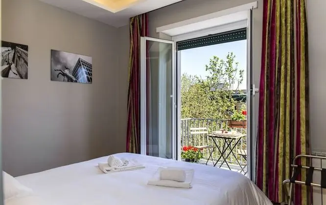 Üç Kişilik Oda, Balkon
