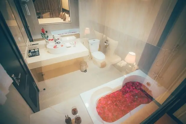Deluxe Tek Büyük Yataklı Oda