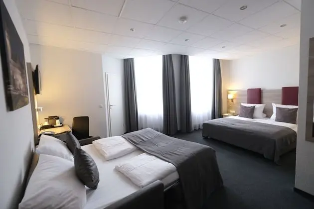 Oda, Sigara İçilmez (Room for 4)