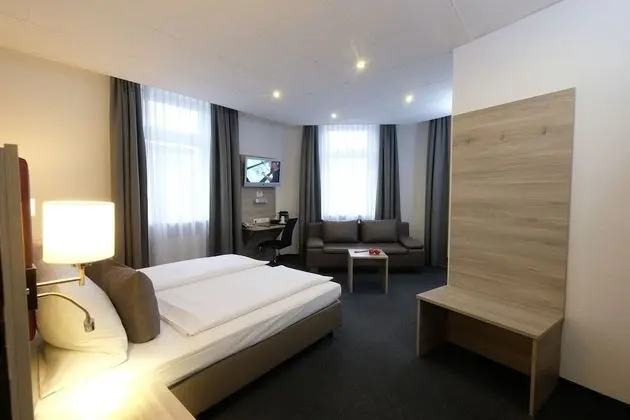 Oda, Sigara İçilmez (Room for 4)