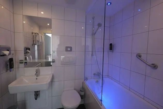 Oda, Sigara İçilmez (Room for 4)