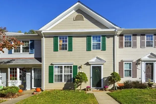 Ev (Top Rated Townhome - Our reviews say )
