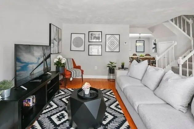 Ev (Top Rated Townhome - Our reviews say )
