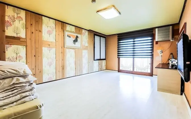 Oda (Korean-style Ondol Room)