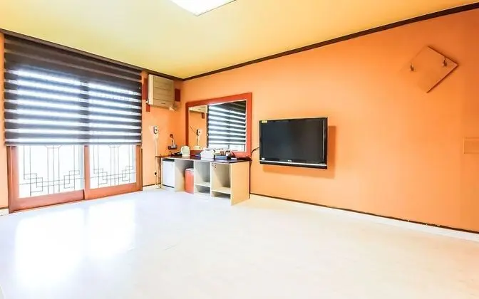 Oda (Korean-style Ondol Room)