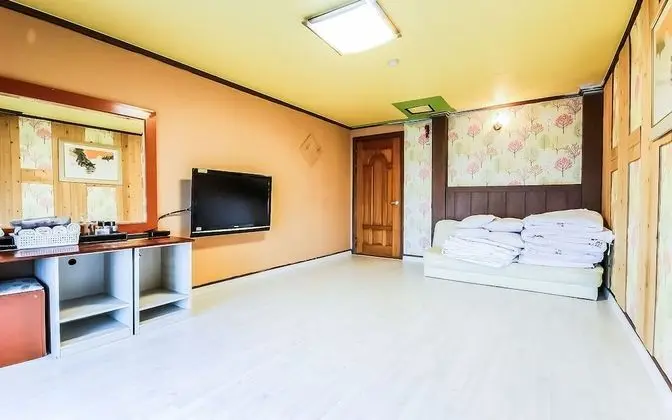 Oda (Korean-style Ondol Room)