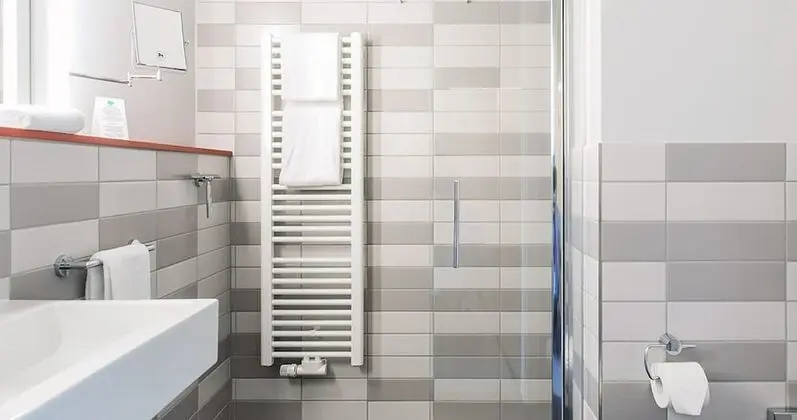 Apart Daire, Sigara İçilmez, Mutfak (Miaboda next door building)