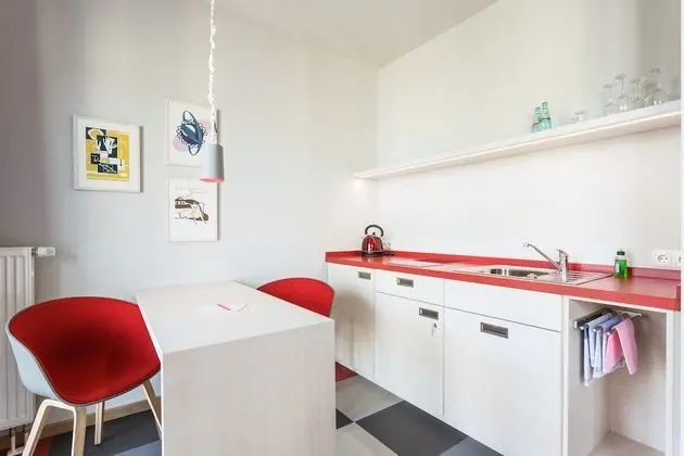 Tek Büyük Yataklı Oda, Sigara İçilmez, Mutfak (Miaboda next door building)