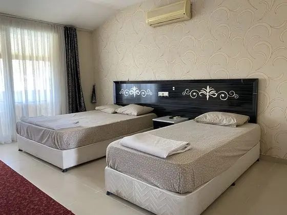 Classic Room, Multiple Beds, Smoking, Pool View
