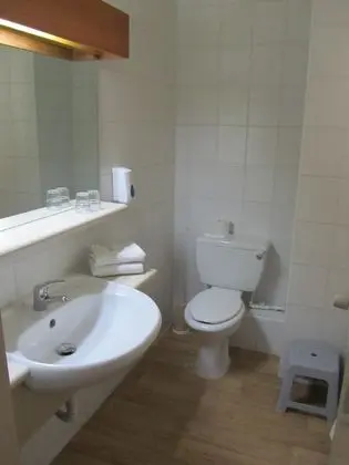 İki Ayrı Yataklı Oda, Havuz Manzaralı