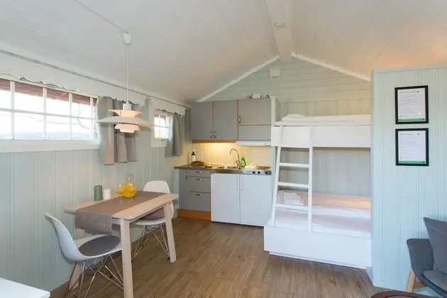 Basic Kulübe, Ortak Banyo