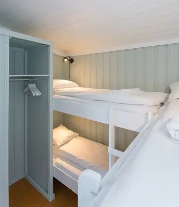 Basic Kulübe, Ortak Banyo