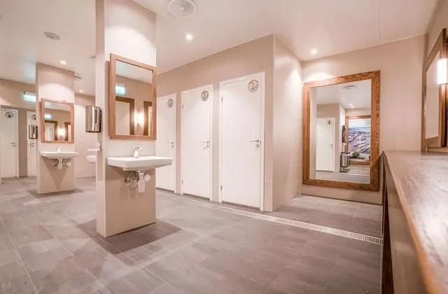 Standard Kulübe, Ortak Banyo
