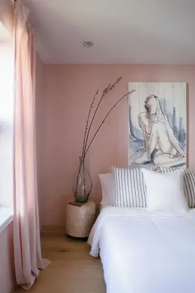 "David" Single Queen Room