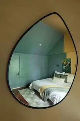 "Dug" Upper Single King Room