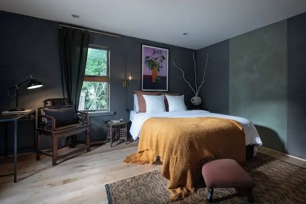 "Malaika" Single Queen Room