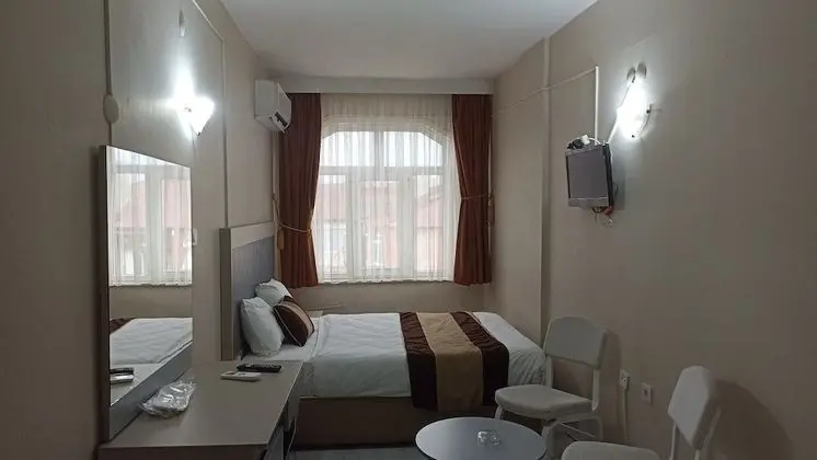 Standard Büyük Yataklı Tek Kişilik Oda