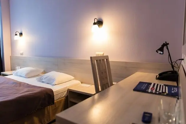 Standard Tek Büyük Yataklı Oda