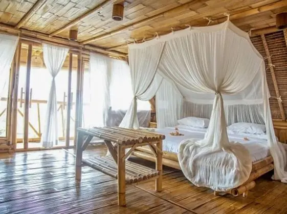 Ev, Deniz Manzaralı (Private Bamboo House 1)
