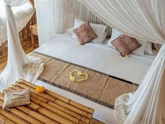 Ev, Deniz Manzaralı (Private Bamboo House 1)
