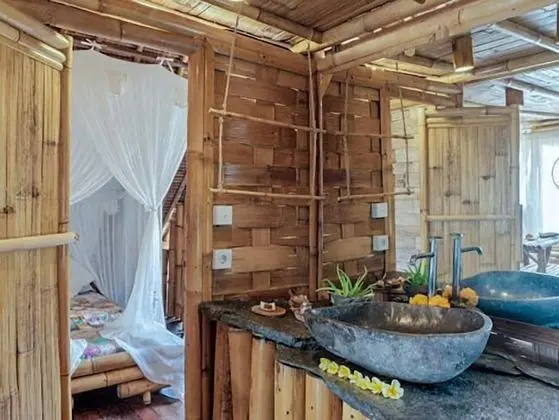 Ev, Deniz Manzaralı (Private Bamboo House 1)