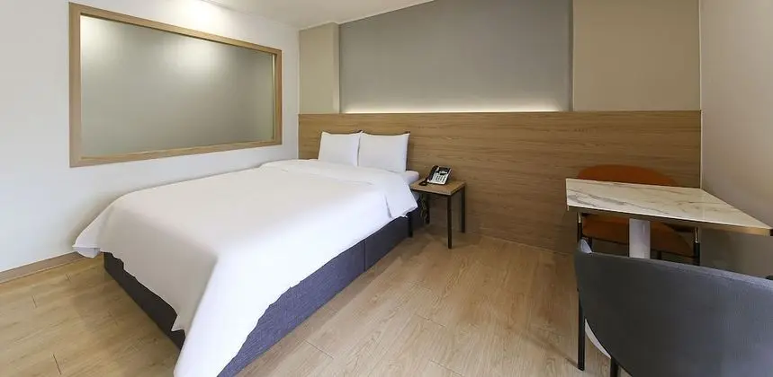 Premium Tek Büyük Yataklı Oda