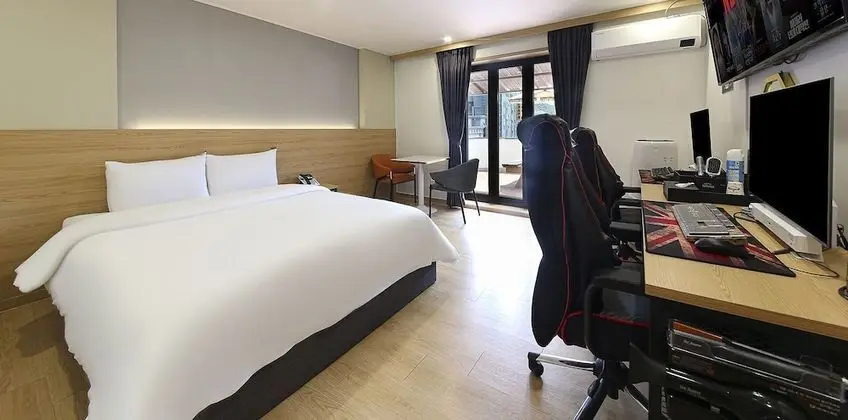 Premium Tek Büyük Yataklı Oda