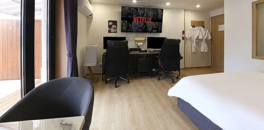 Premium Tek Büyük Yataklı Oda