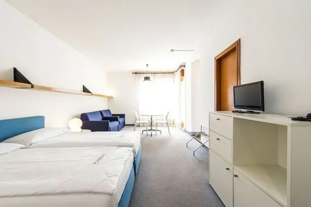 Stüdyo, Göl Manzaralı, Bahçeli