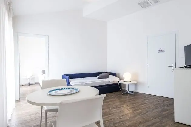 Stüdyo, Göl Manzaralı, Bahçeli