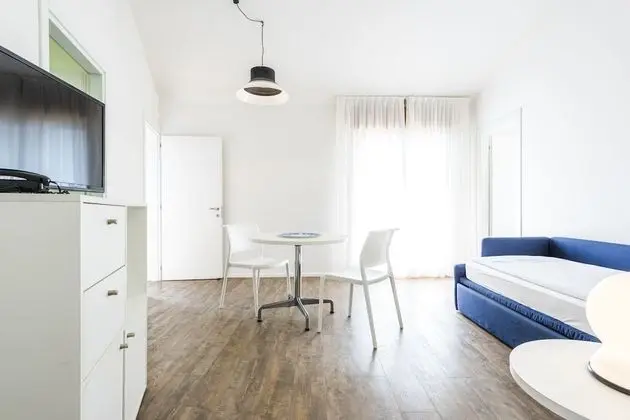 Stüdyo, Göl Manzaralı, Bahçeli