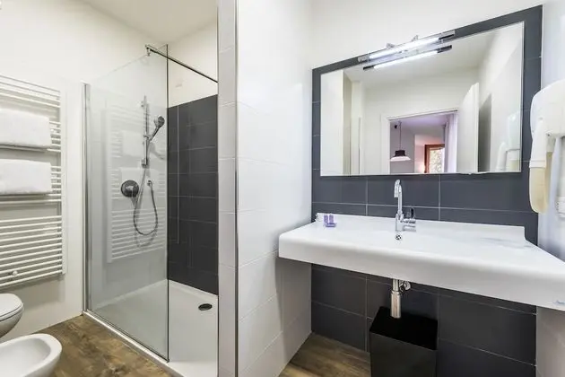 Stüdyo, Göl Manzaralı, Bahçeli