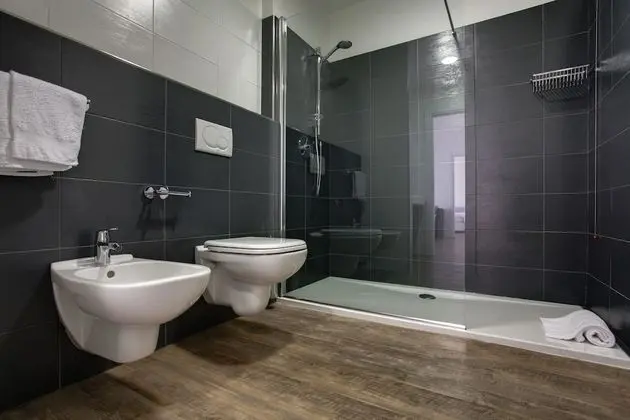 Stüdyo, Göl Manzaralı, Bahçeli