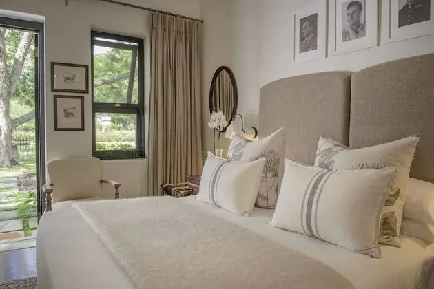 Double Room (King) 2