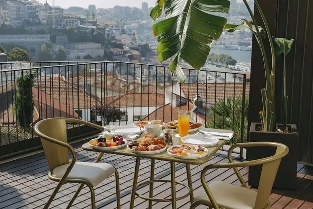 Executive Tek Büyük veya İki Ayrı Yataklı Oda, Küvet, Nehir Manzaralı (Royal)