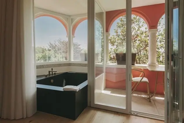 Executive Tek Büyük veya İki Ayrı Yataklı Oda, Küvet, Nehir Manzaralı (Royal)