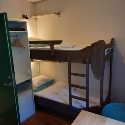 İki Ayrı Yataklı Oda, Ortak Banyo