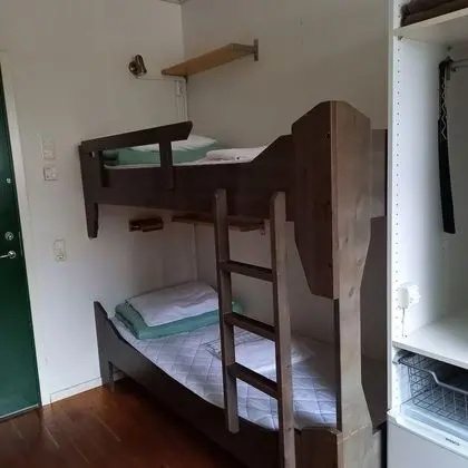 İki Ayrı Yataklı Oda, Ortak Banyo
