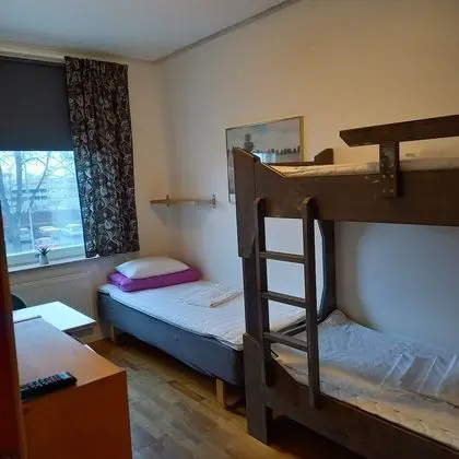Üç Kişilik Oda, Ortak Banyo
