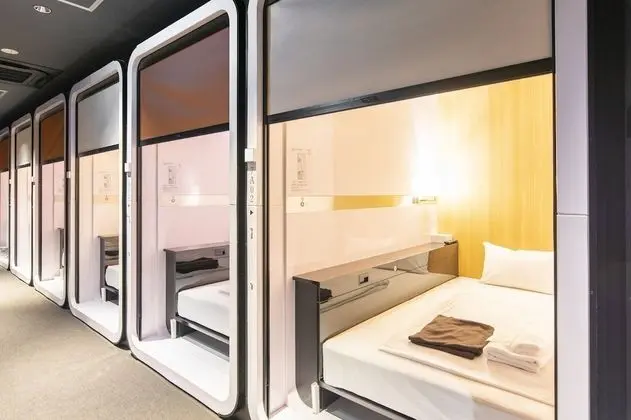 Economy Kulübe, Sadece erkekler için, Sigara İçilmez (Economy Pod)