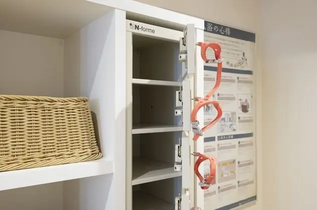 Economy Kulübe, Sadece erkekler için, Sigara İçilmez (Economy Pod)