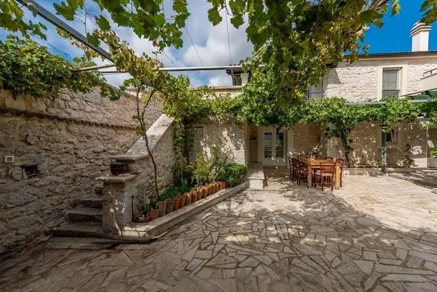 Villa, Sigara İçilebilir