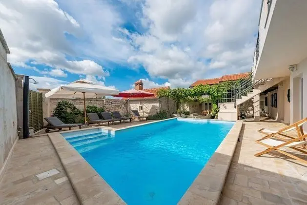 Villa, Sigara İçilebilir