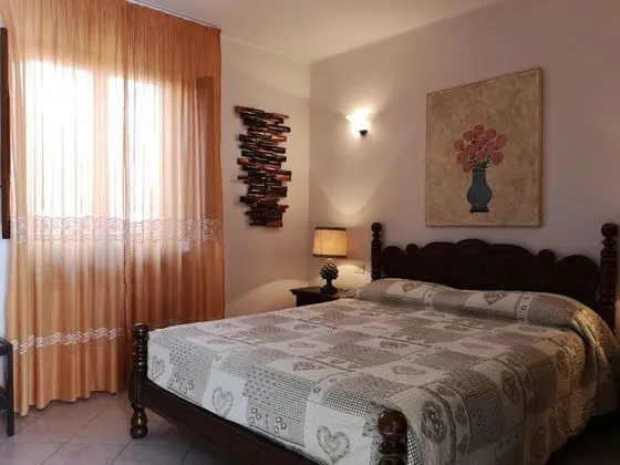 Üç Kişilik Oda, 1 Büyük (Queen) Boy Yatak ve Çekyat