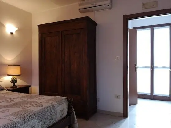 Üç Kişilik Oda, 1 Büyük (Queen) Boy Yatak ve Çekyat