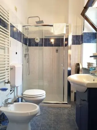 Üç Kişilik Oda, 1 Büyük (Queen) Boy Yatak ve Çekyat