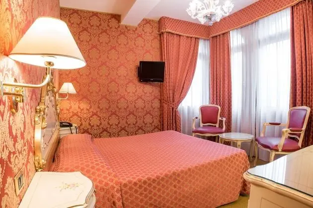 Classic Tek Büyük veya İki Ayrı Yataklı Oda