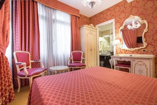 Classic Tek Büyük veya İki Ayrı Yataklı Oda