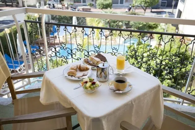 Junior Süit, Havuz Manzaralı